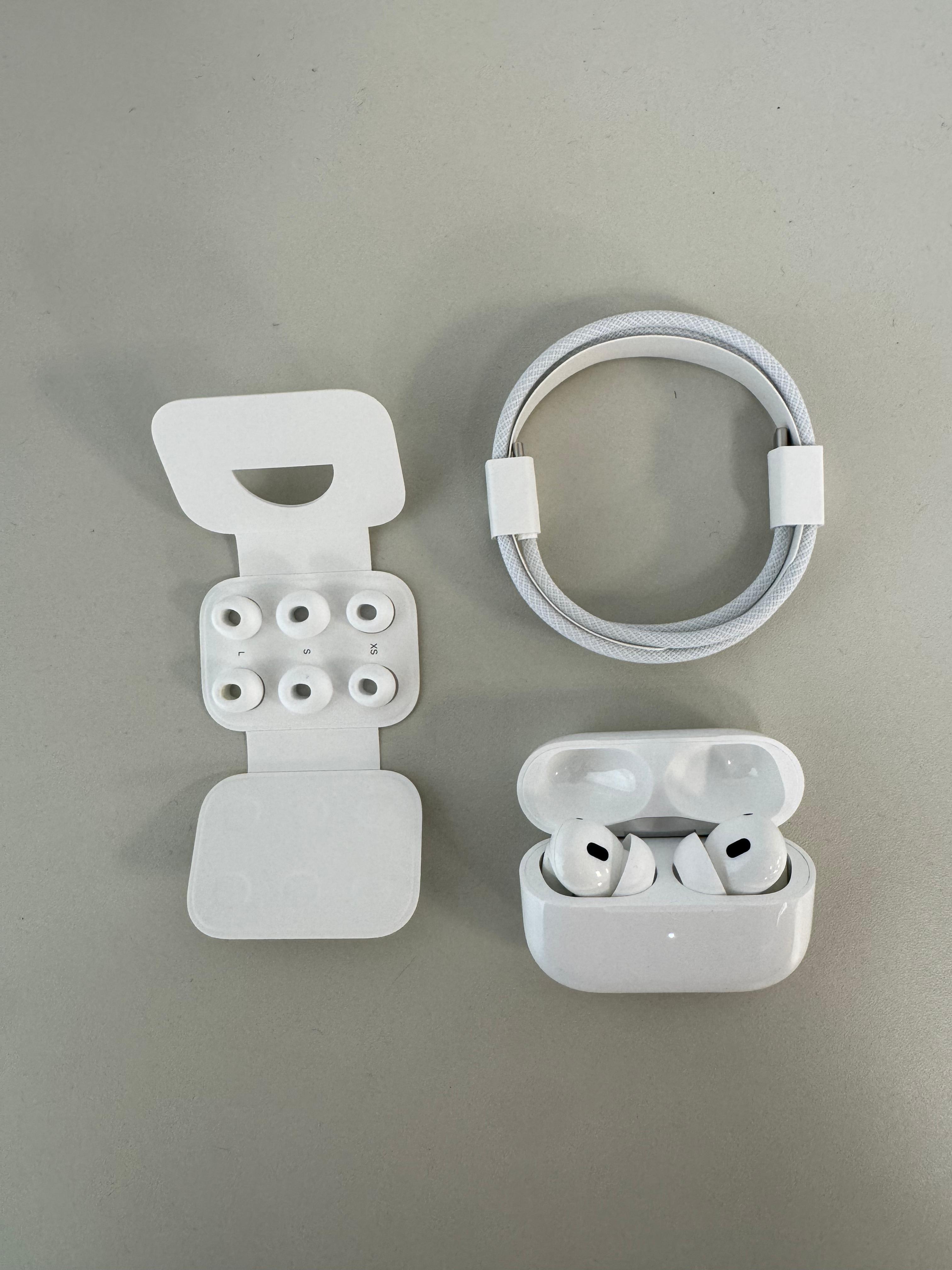 Apple AirPods Pro 2° Geração - USB-C - Seminovo